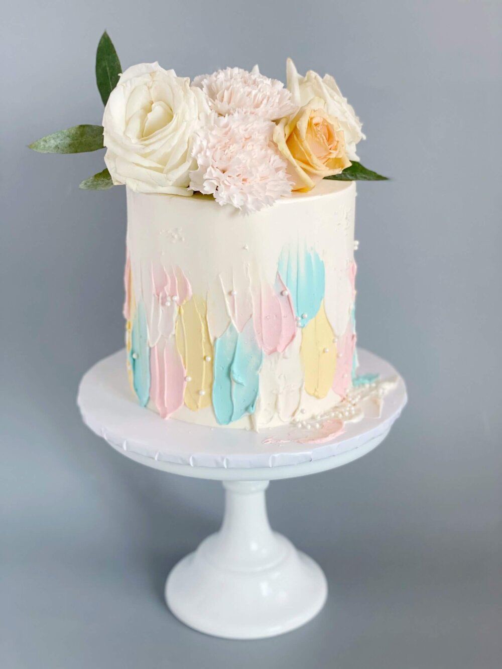 Gender reveal cake with flowers