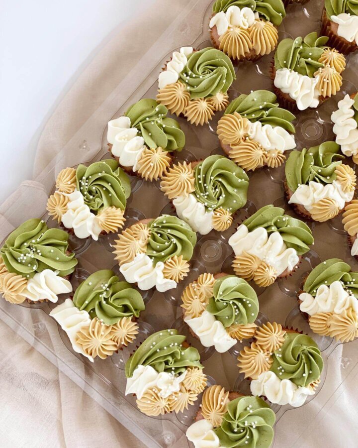 Green and ivory cupcakes